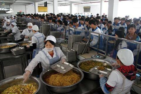 學校食堂承包這個近乎被壟斷的賺錢生意，如今卻“開不下去”？